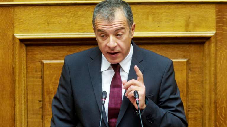 Διπλά "πυρά" από τον Θεοδωράκη κατά ΣΥΡΙΖΑ και ΝΔ