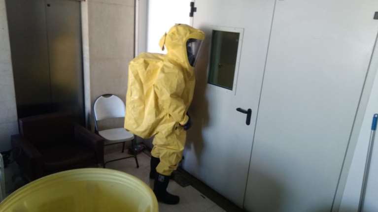 Η επιχείρηση απομάκρυνσης φακέλων με σκόνη - Φωτογραφίες