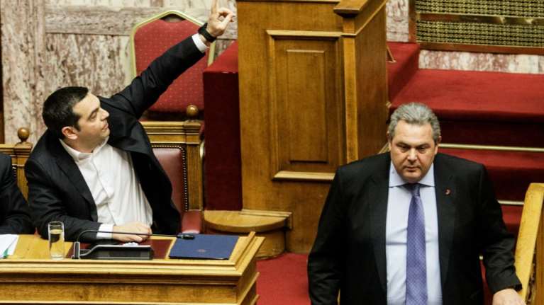 Τσίπρας - Καμμένος: Από τις αγκαλιές στον &quot;ανοιχτό πόλεμο&quot;