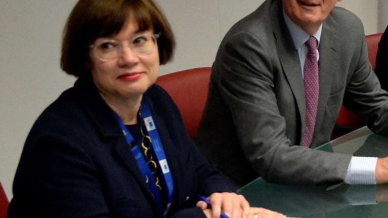 Η διαπραγματεύτρια του Brexit με την βρετανική αίσθηση του χιούμορ