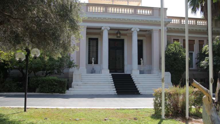 Σύσκεψη στο Μαξίμου: Συμβιβασμός ή μονομερείς ενέργειες για την α&#39;κατοικία;