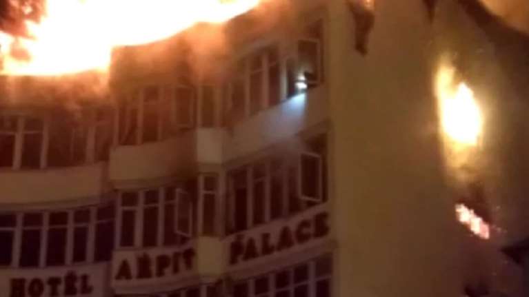 Στους 17 οι νεκροί από φωτιά σε ξενοδοχείο στην Ινδία