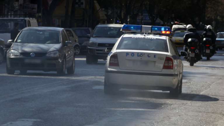 Συναγερμός στο κέντρο της Αθήνας για ύποπτο σάκο σε πεζοδρόμιο