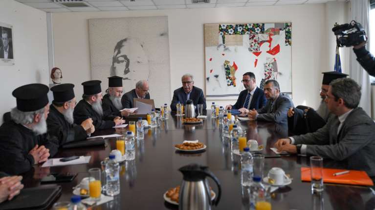 Αυτό είναι το σχέδιο της κυβέρνησης για τη μισθοδοσία των ιερέων