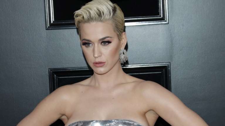 Θύελλα αντιδράσεων για τα παπούτσια της Κέιτι Πέρι