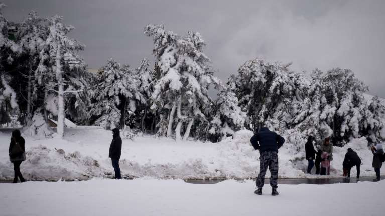 Διακόπηκε η κυκλοφορία στην Πάρνηθα λόγω χιονόπτωσης