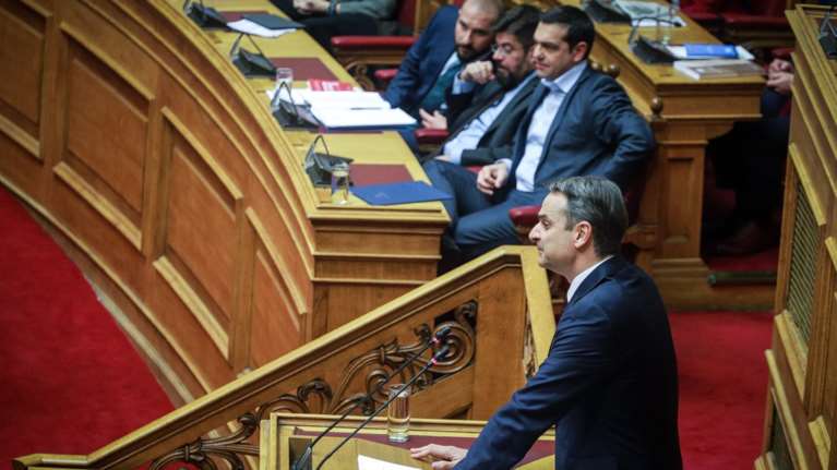 Κυριάκος: ΣΥΡΙΖΑ με βουλευτές τριγύριζα - Τσίπρας: Τρομάρα σας