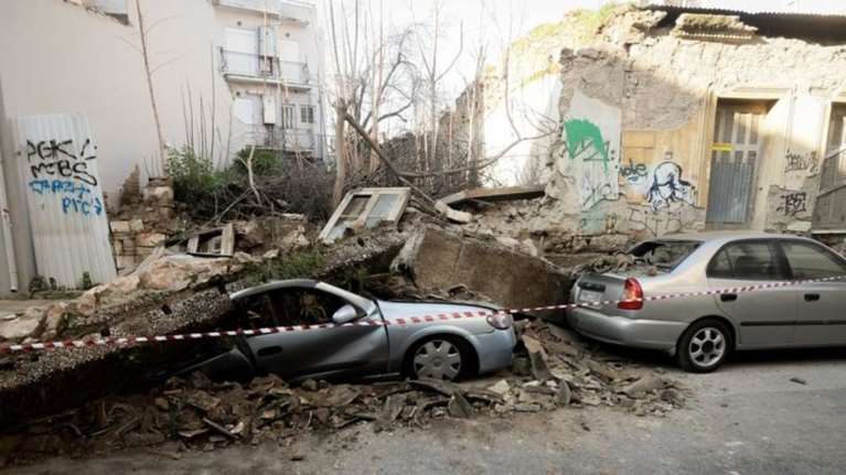 Δεκατρείς κατεδαφίσεις ετοιμόρροπων κτιρίων προγραμματίζει ο δήμος Αθηναίων