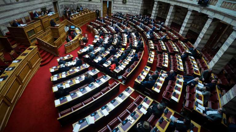 Βολές για τον ανασχηματισμό: «Κηπουροί του ΠΑΣΟΚ», «κυνηγοί καρέκλας»