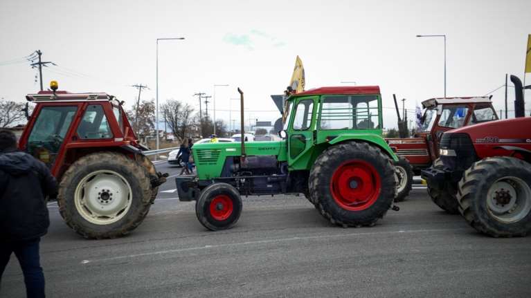 Αποχωρούν οι αγρότες από το μπλόκο της Νίκαιας