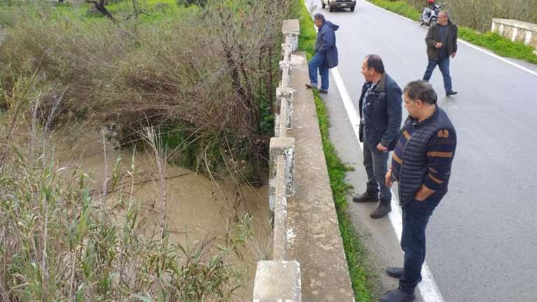 Τέσσερις αγνοούμενοι στην Κρήτη- Το ΙΧ παρασύρθηκε από ρέμα