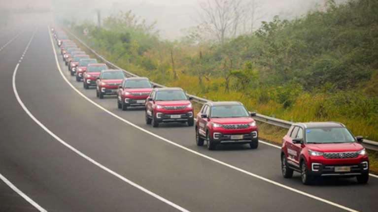 Ρεκόρ Γκίνες από κονβόι 55 αυτοκινήτων χωρίς οδηγό