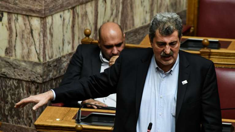 Νέες πολιτικές φωτιές άναψε το τηλεφώνημα Πολάκη σε Στουρνάρα