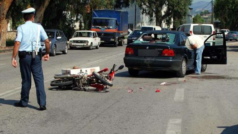 Κατέληξε στην εντατική ο διανομέας που τραυματίστηκε σε τροχαίο