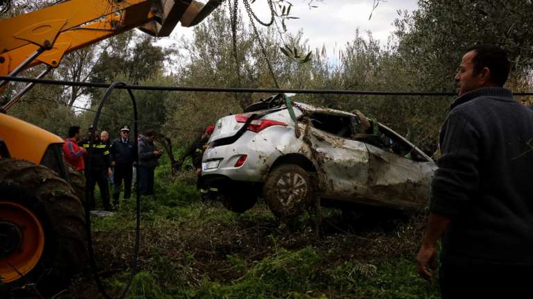 Τραγωδία στην Κρήτη: Θρήνος στην κηδεία μάνας και κόρης