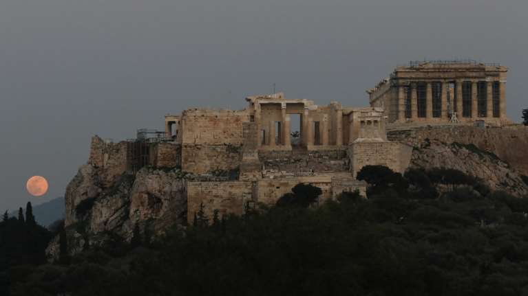 Υπέροχες εικόνες από την υπερπανσέληνο