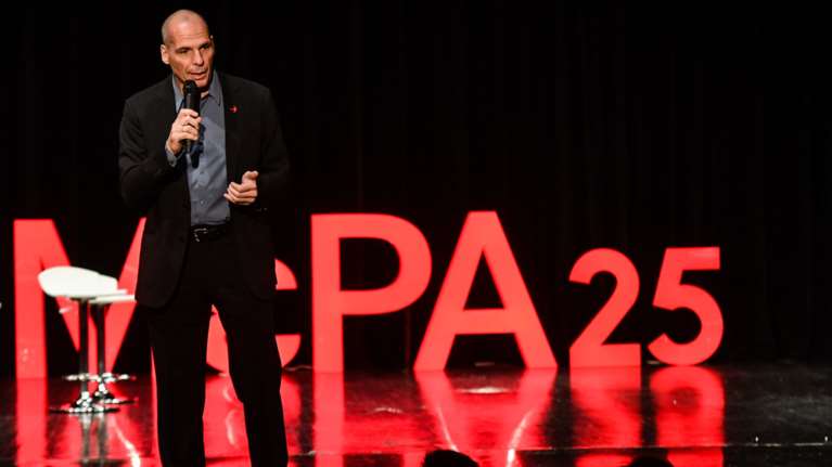 Παρουσιάστηκε από το Γιάνη Βαρουφάκη το ευρωψηφοδέλτιο του ΜέΡΑ25