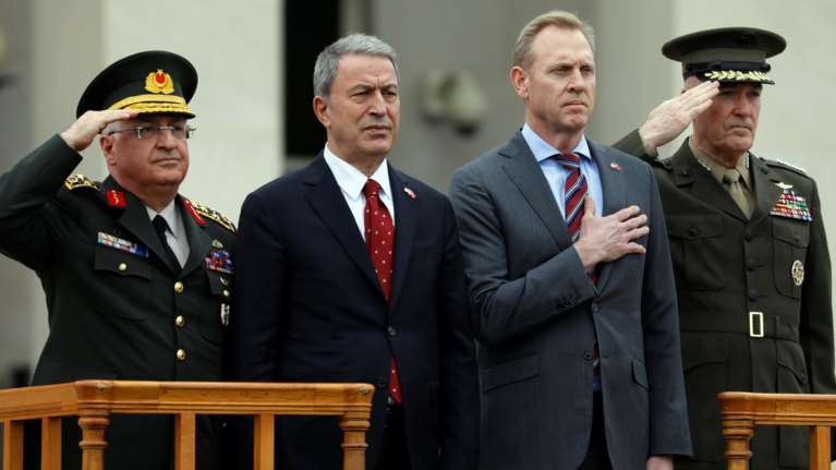 O τούρκος ΥΕΘΑ στο αμερικανικό Πεντάγωνο για S-400 και Συρία