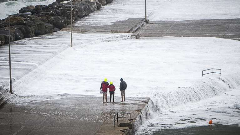 Προβλήματα σε ακτοπλοϊκές και αεροπορικές συγκοινωνίες