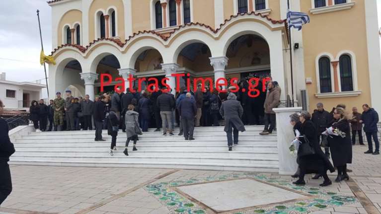 Σε κλίμα οδύνης η κηδεία του εύζωνα της Προεδρικής Φρουράς