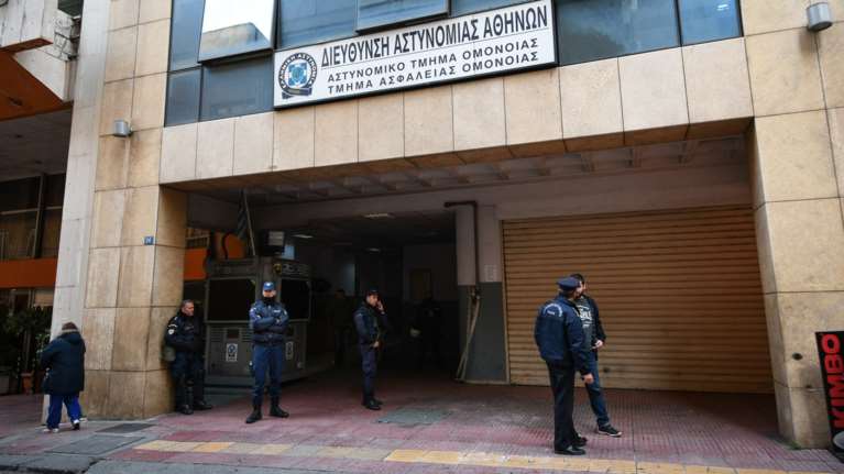 Ανακοίνωση ΓΑΔΑ για τις αναφορές για τον θάνατο κρατούμενου στην Ομόνοια