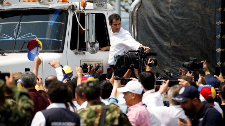 Ο Γκουαϊδό δηλώνει πως πέρασε το πρώτο φορτίο βοήθειας (φωτό)