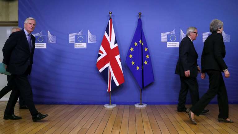 Guardian: Πιθανή αναβολή του Brexit έως το 2021