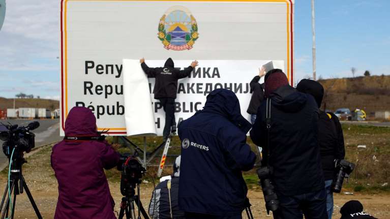 Δημοσκόπηση στη Β.  Μακεδονία: Ακόμη διχασμένοι για τη συμφωνία των Πρεσπών
