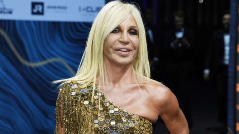 Οι θέες των ΄90s ανέβηκαν ξανά στην πασαρέλα για τη Ντονατέλα