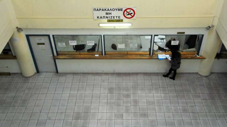 «Βροχή» επιδομάτων από τον Μάρτιο για 1,2 εκατ. νοικοκυριά