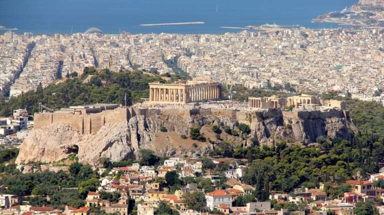 Προς αναστολή έκδοσης οικοδομικών αδειών πέριξ της Ακρόπολης