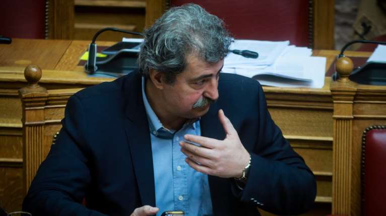 Βουλή: Δημόσια εξομολόγηση Πολάκη για την εξάρτησή του στο κάπνισμα
