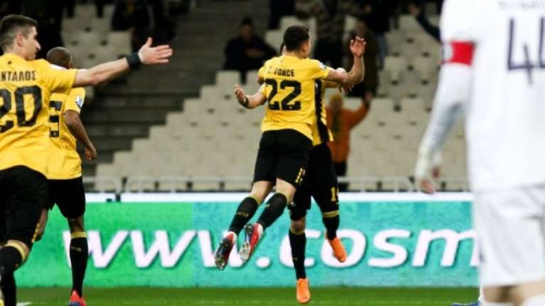 Πέρασε στους &quot;4&quot; η ΑΕΚ νικώντας 3-0 τον Ατρόμητο