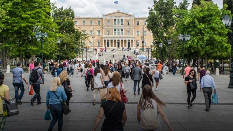 Ένας στους τρεις Έλληνες εργάζεται σε δουλειά κατώτερη των προσόντων του