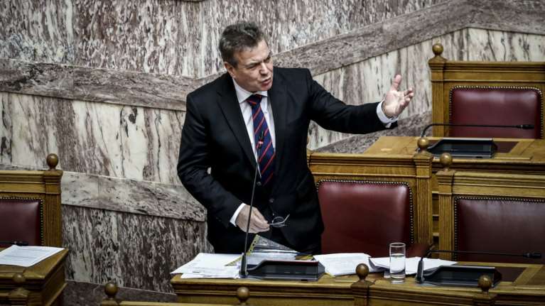 Βουλή΄: Αφορμή για κατήχηση έδωσαν μαθητές στο Τάσο Πετρόπουλο