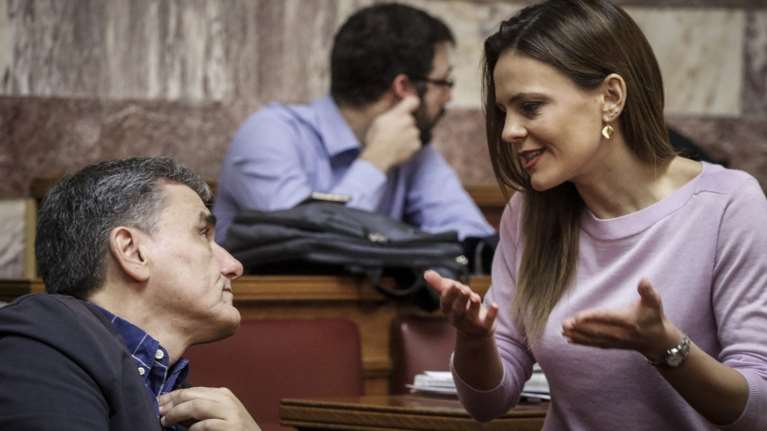 Επιμένει για τη ρύθμιση χρεών σε εφορία και Ταμεία η κυβέρνηση