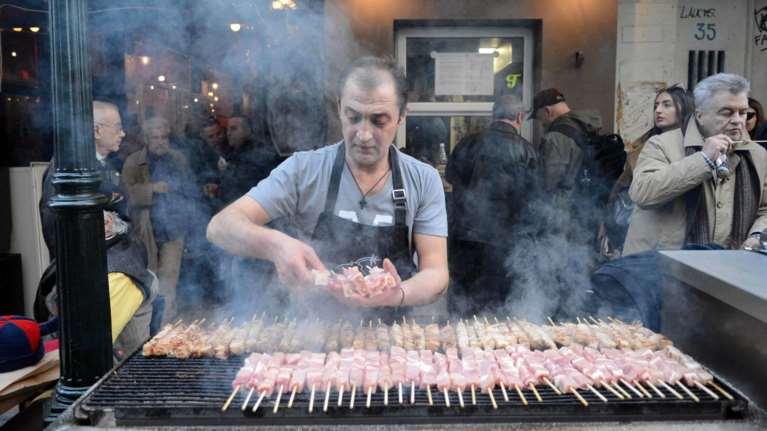 Θεσσαλονίκη: 135 τόνοι σκουπίδια στο κέντρο μετά την Τσικνοπέμπτη