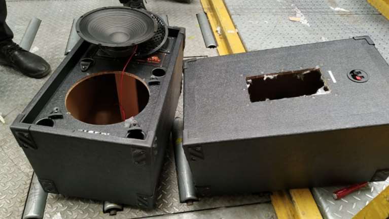 Βρέθηκαν κομμάτια  μούμιας σε ηχείο στο αεροδρόμιο