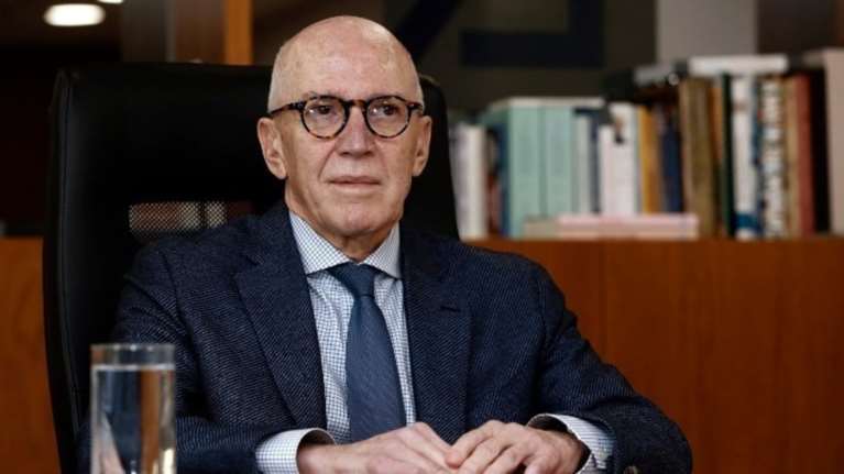 Ρουμελιώτης σε Στουρνάρα: Δώστε μου τα έγγραφα