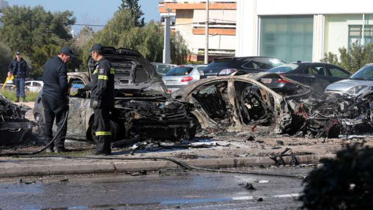 Έκρηξη στη Γλυφάδα: Τα σενάρια που εξετάζει η ΕΛΑΣ