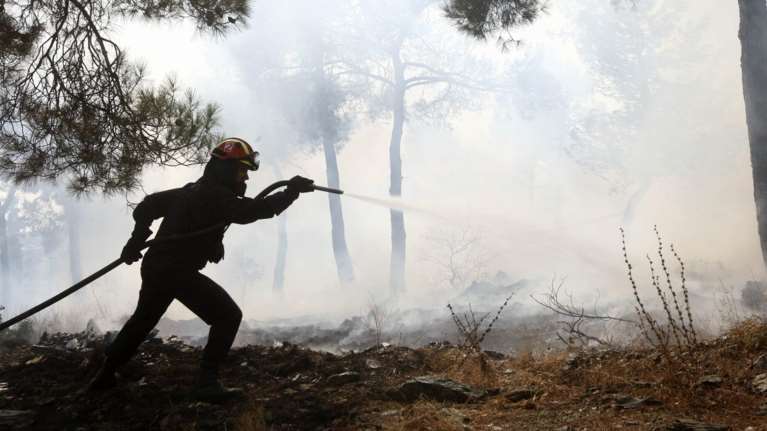 Θεσσαλονίκη: Πυροσβέστης έχασε τη ζωή του εν ώρα καθήκοντος