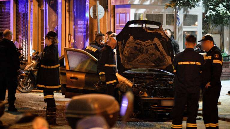 Νυχτερινές επιθέσεις σε αστυνομικούς σε Αθήνα και Θεσσαλονίκη - Vid