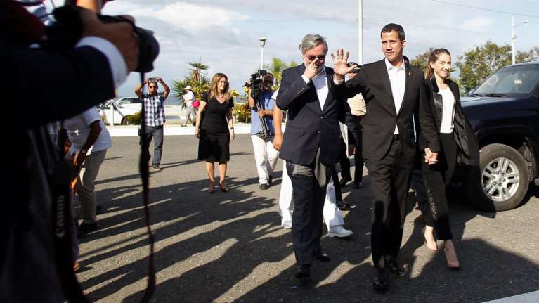 Βενεζουέλα: Θρίλερ με την επιστροφή Γκουαϊδό από τον Ισημερινό