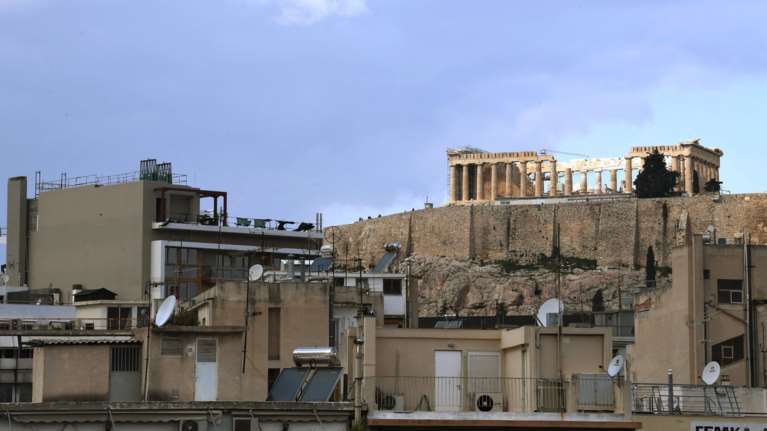 Αναστέλλονται οι οικοδομικές άδειες νότια της Ακρόπολης