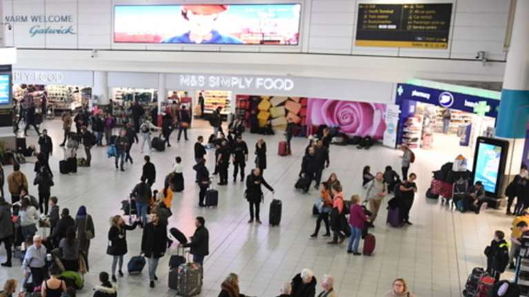 Αγγλία: &quot;Μυστηριώδης ασθένεια&quot; έβαλε100 επιβάτες σε καραντίνα (φωτό)