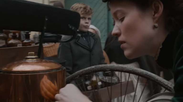 Η Mercedes αποκαλύπτει το ρόλο της γυναίκας στην ιστορία του αυτοκινήτου