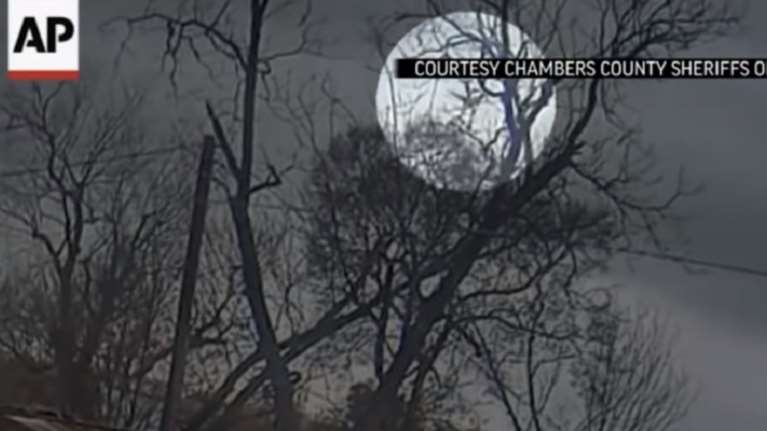 Η «βουτιά» και η συντριβή του αεροπλάνου της Amazon στο Τέξας [βίντεο]