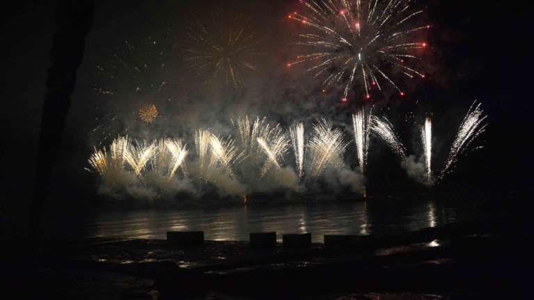 Φαντασμαγορική η τελετή λήξης του Πατρινού Καρναβαλιού