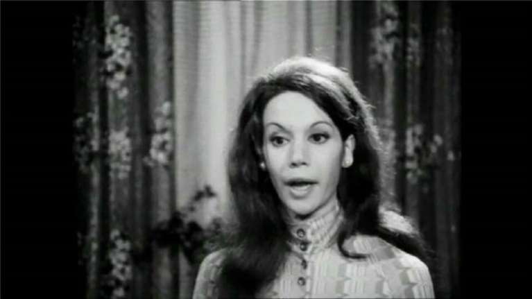 Πέθανε η ηθοποιός Ρένα Βουτσινά