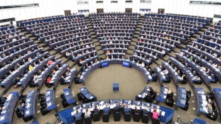 ΕΚ: Η Ρωσία δεν μπορεί να είναι πλέον «στρατηγικός εταίρος» της ΕE